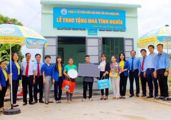 Công ty Cổ Phần Nước giải khát Yến sào Khánh Hòa trao tặng Nhà tình nghĩa tại huyện Khánh Vĩnh