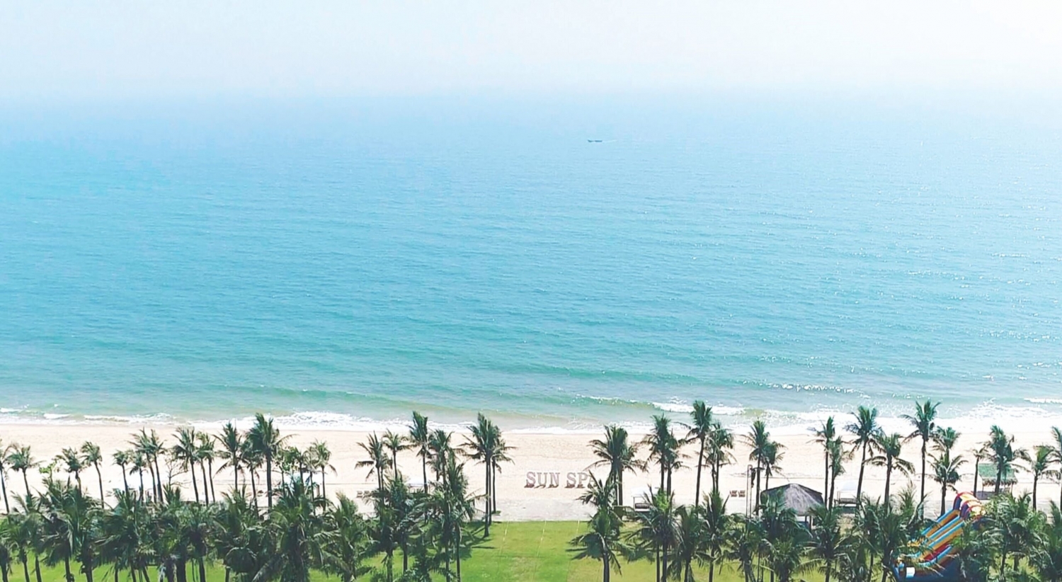 Vẻ đẹp hiền hòa của biển Bảo Ninh