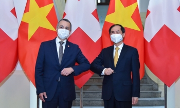 Đề nghị Thụy Sỹ tiếp tục hỗ trợ Việt Nam tiếp cận nguồn cung vaccine Covid-19, thuốc điều trị và các thiết bị y tế