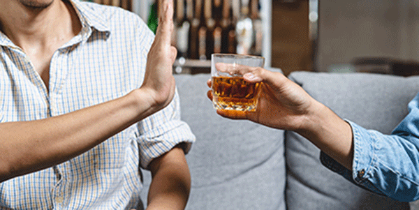 Uống rượu khiến mạch máu thanh niên lão hóa nhanh