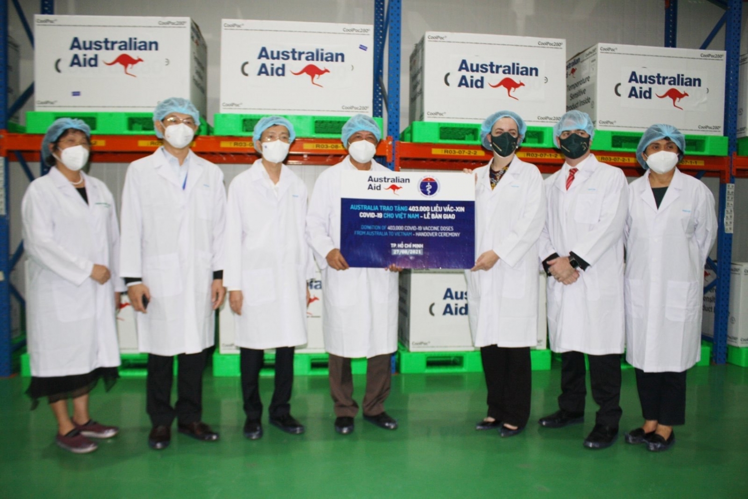 Bộ Y tế tiếp nhận 403.000 liều vắc-xin AstraZeneca đầu tiên của Chính phủ Australia hỗ trợ Việt Nam