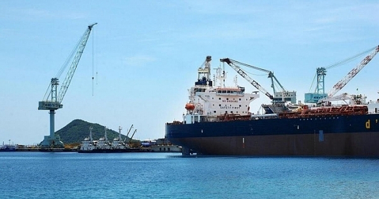 Giảm phí hàng hải cho tàu chuyển tải dầu tại vịnh Vân Phong đến hết năm 2021