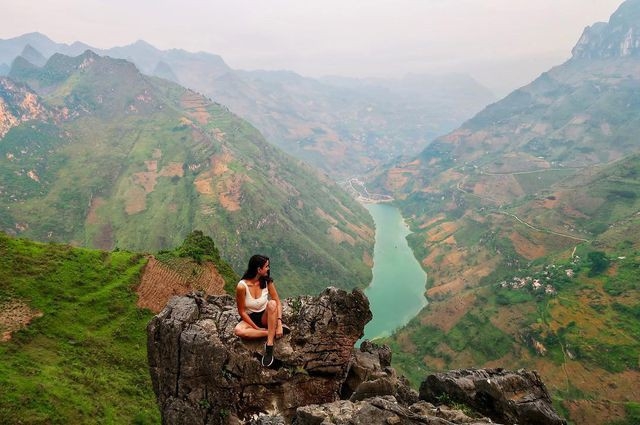 sung sot truoc ve dep cua hem vuc sau nhat dong nam a o ha giang