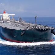 Dư thừa nguồn cung khiến nhu cầu thuê tàu trữ dầu lại tăng đột biến