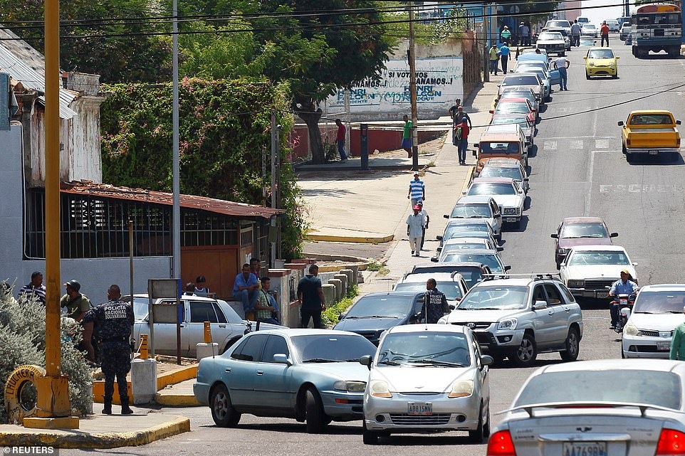 Có nên cứu ngành công nghiệp dầu mỏ Venezuela hay không?