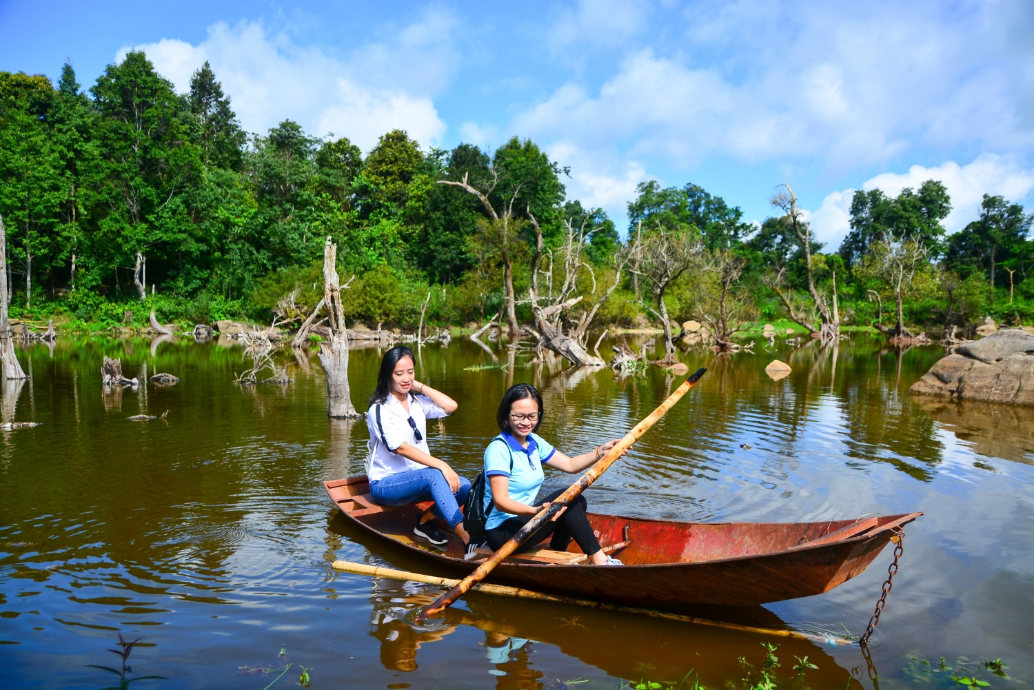 Vẻ đẹp hoang sơ của hồ Noong U, huyện Điện Biên Đông