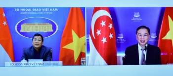 Thứ trưởng Ngoại giao Nguyễn Minh Vũ hội đàm với Bí thư thường trực Bộ Ngoại giao Singapore