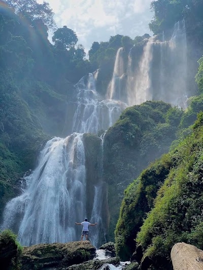 Thác Nặm Me điểm du lịch kỳ thú