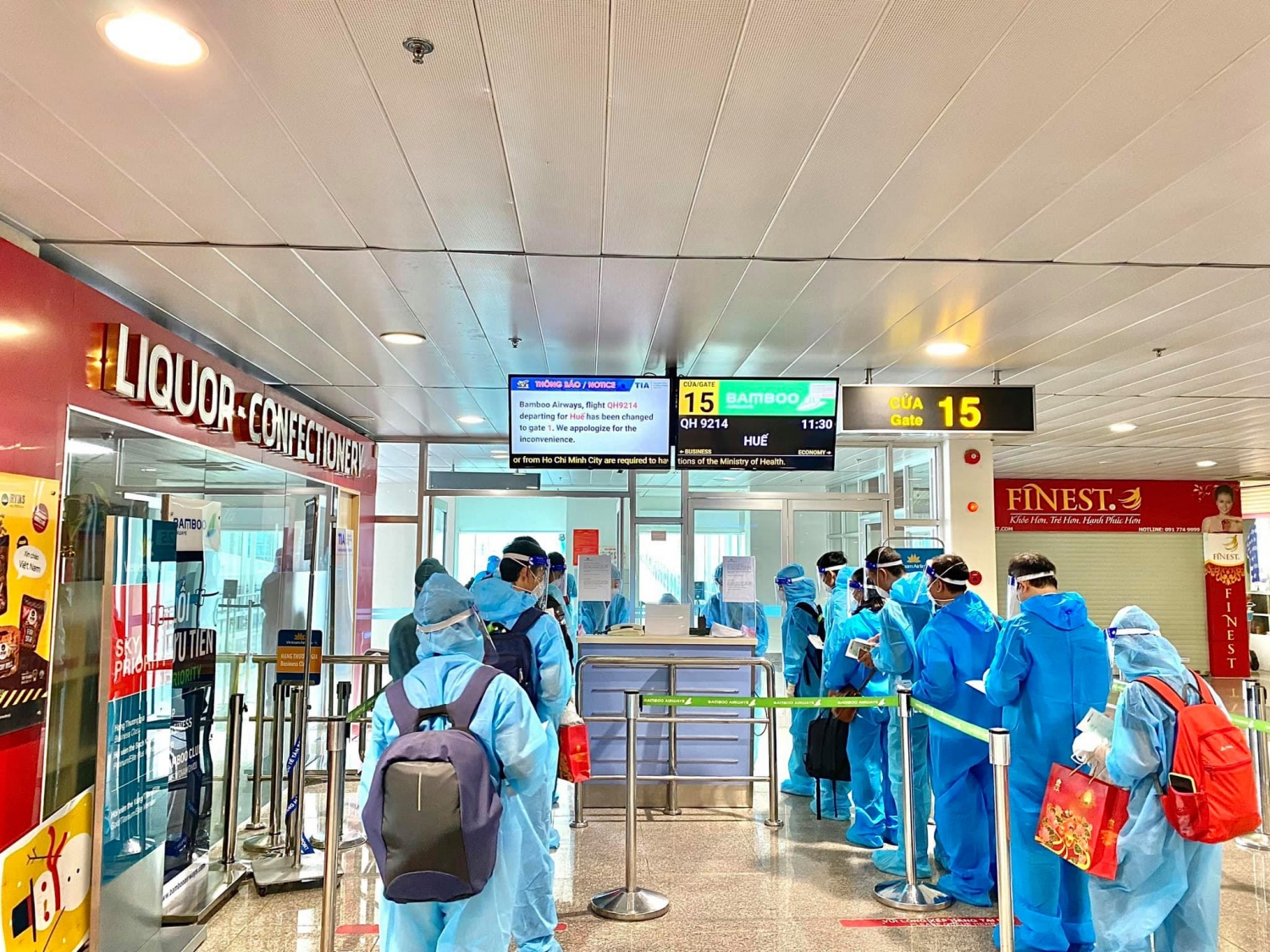 Bamboo Airways tiếp tục khai thác chuyến bay khứ hồi đặc biệt đưa y bác sĩ từ Huế vào miền Nam chống dịch
