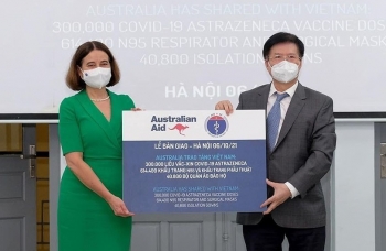 Australia bàn giao thêm 300.000 liều vaccine cùng nhiều trang thiết bị y tế cho Việt Nam