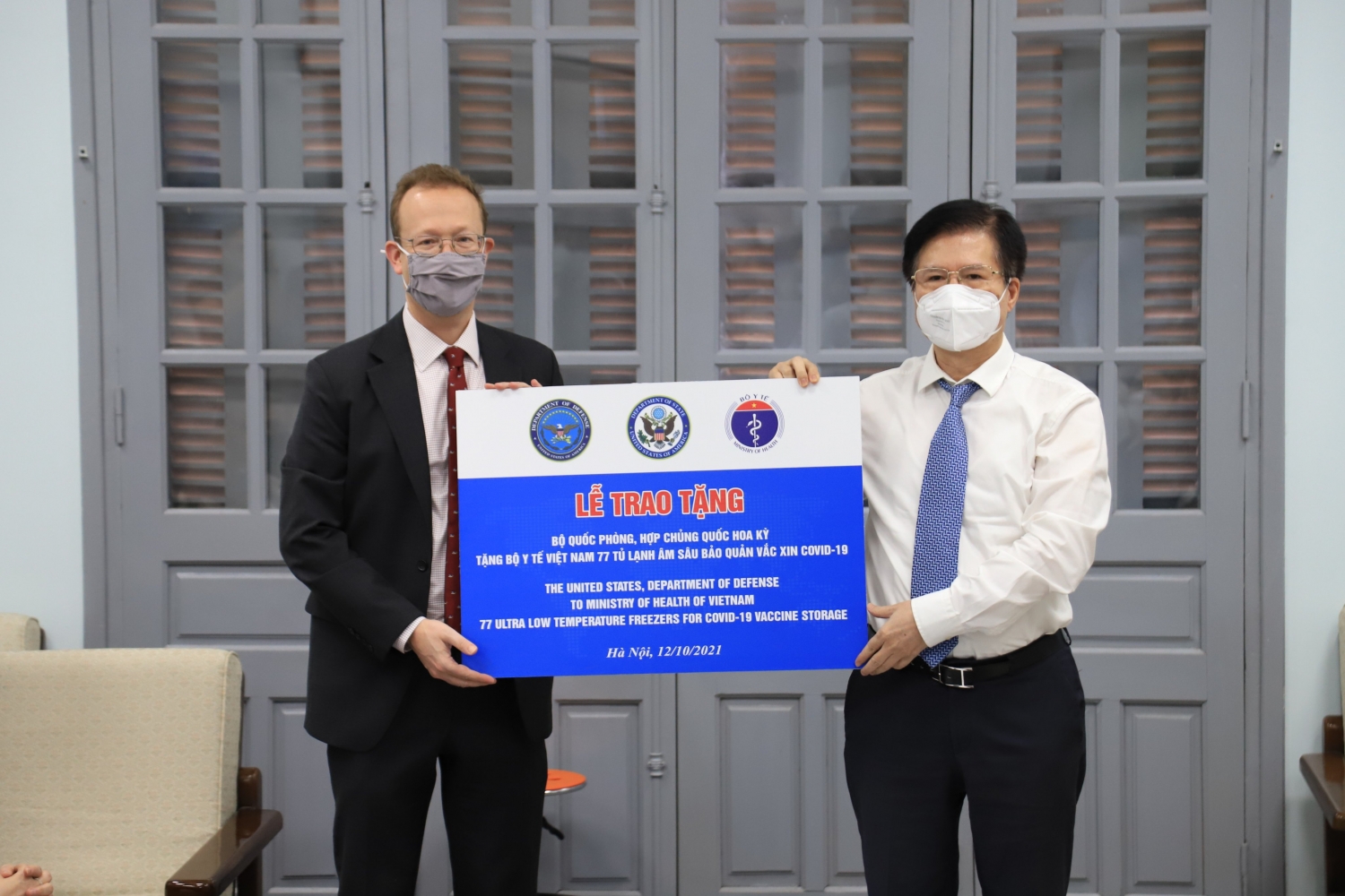 Việt Nam tiếp nhận 77 tủ âm sâu để bảo quản vắc-xin do Chính phủ Hoa Kỳ tài trợ