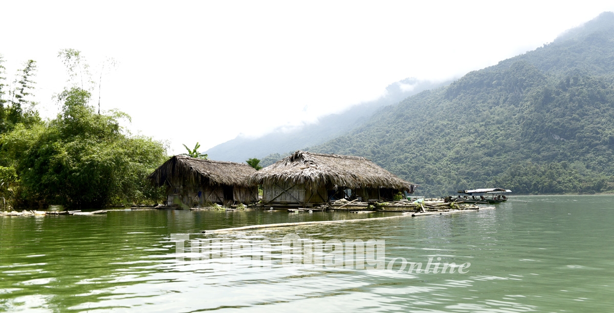 Vẻ đẹp nên thơ của hồ sinh thái Lâm Bình