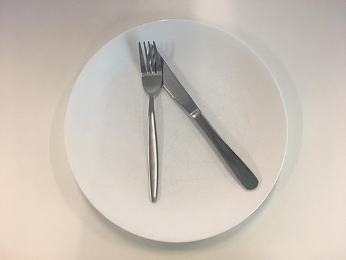 Ẩn ý sau cách xếp dao dĩa trên bàn ăn