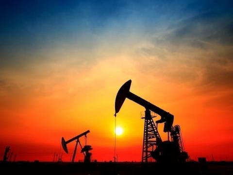Giá dầu thô giảm nhẹ trước sự không chắc chắn về thỏa thuận của OPEC+
