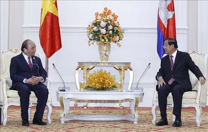 Chủ tịch nước Nguyễn Xuân Phúc hội kiến Thủ tướng Campuchia Hun Sen