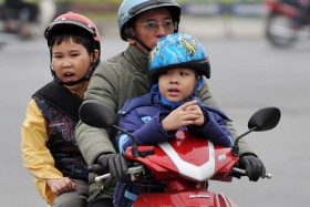 TP HCM: Nâng cao tỷ lệ trẻ em đội mũ bảo hiểm khi tham gia giao thông