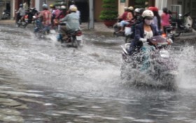 TP HCM ngập nặng sau trận mưa đầu mùa