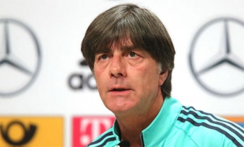 Joachim Low sốc vì Tây Ban Nha sa thải HLV