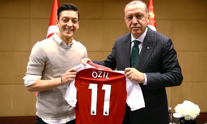 Mesut Ozil chính thức nói lời chia tay tuyển Đức