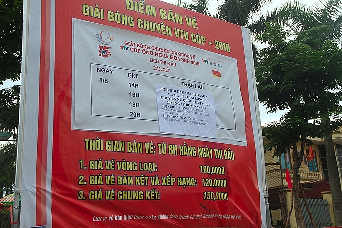 nguoi ham mo dat gach giu cho giai bong chuyen vtv cup