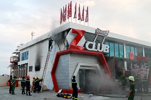 Cháy quán bar ZClub ven biển Nha Trang