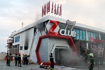 Cháy quán bar ZClub ven biển Nha Trang