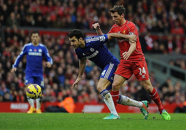 fabregas dinh chan thuong chelsea lo sot vo