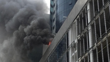 Hà Nội: Khói lửa nghi ngút tại cao ốc FLC Twin Tower