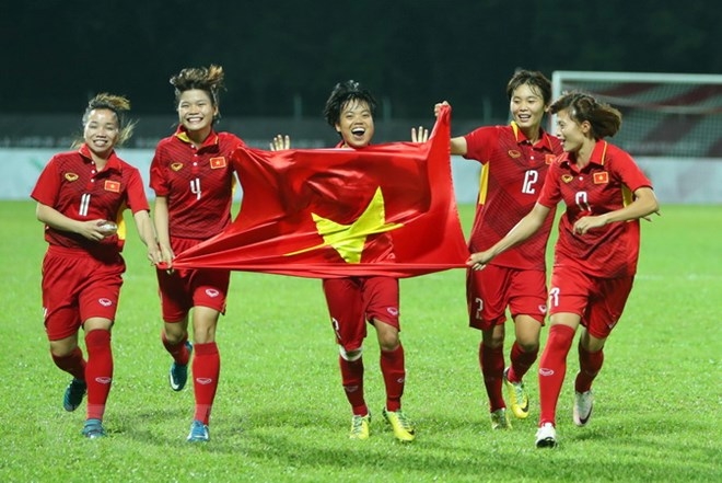 Petrovietnam tặng thưởng Đội tuyển bóng đá nữ Quốc gia Việt Nam 500 triệu đồng
