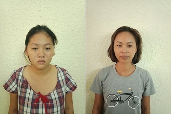 Hà Nội: Hai nữ quái dàn cảnh móc túi du khách nước ngoài