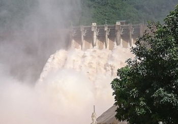 Nghệ An: Thủy điện đồng loạt xả lũ, nhiều địa phương bị cô lập