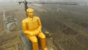 Vì sao bức tượng Mao Trạch Đông bị phá bỏ?