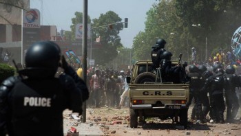 Khủng bố bắt con tin nước ngoài tại Burkina Faso
