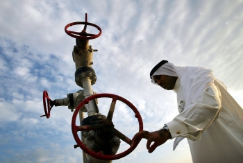 Ả Rập Xê-út cắt giảm nguồn cung dầu cho châu Âu và châu Á