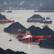 Indonesia cấm xuất khẩu than từ tháng 1/2022