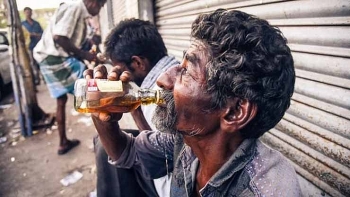 Ấn Độ tiêu thụ khoảng 5 tỉ lít rượu mỗi năm