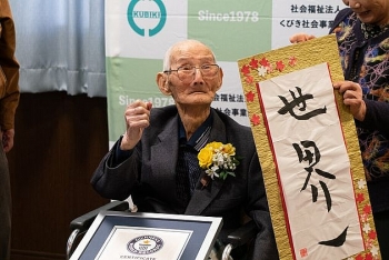 Người đàn ông cao tuổi nhất thế giới qua đời