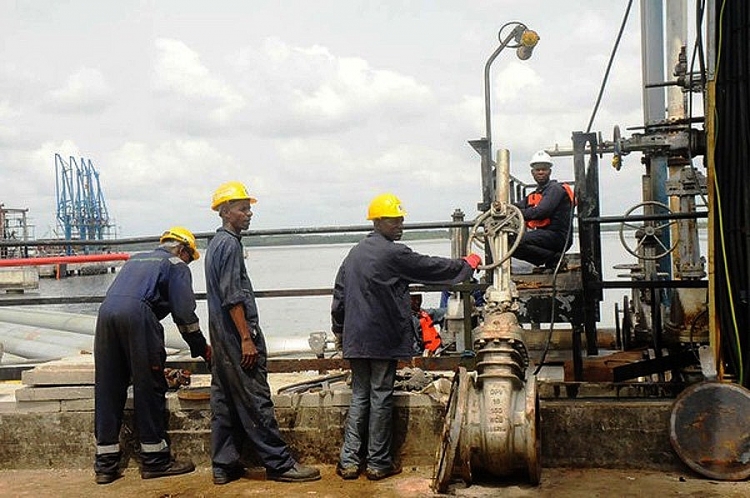 Nigeria tốn hàng trăm triệu USD để bảo trì các nhà máy lọc dầu ngừng hoạt động