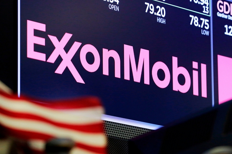 ExxonMobil, Chevron và ConocoPhillips bị hạ điểm tín nhiệm