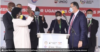 Total cùng CNOOC đầu tư 10 tỷ USD vào siêu dự án dầu gây tranh cãi ở Uganda