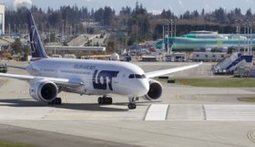 Máy bay Boeing 787 bay thử trở lại