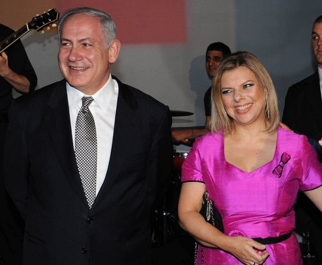 Thủ tướng Israel sẽ “ngã ngựa” vì... vợ?