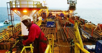 Eni phát hiện mỏ dầu lớn trên thềm lục địa Angola