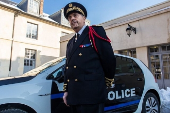 Việc sa thải cảnh sát trưởng Paris báo hiệu điều gì?
