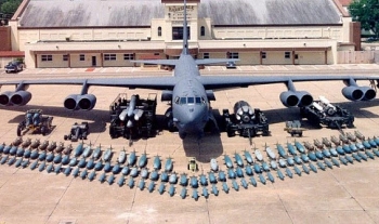 Mỹ triển khai 6 máy bay ném bom B-52 tới châu Âu để “răn đe” Nga