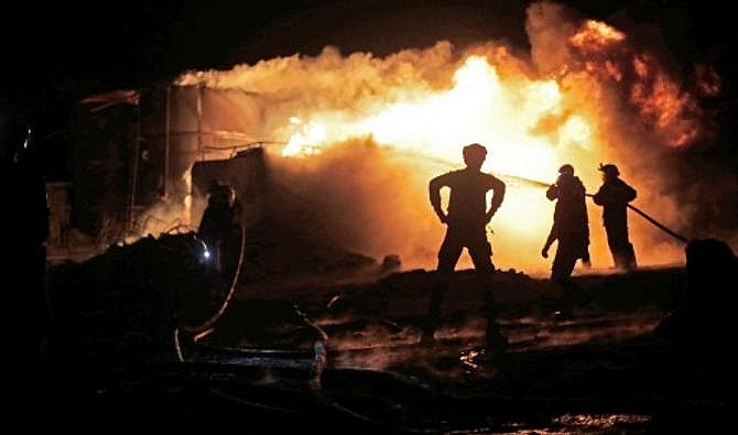 Syria: Các nhà máy lọc dầu bị tấn công, 4 người chết