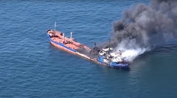 Cận cảnh vụ cháy tàu chở dầu của Nga ở biển Caspi