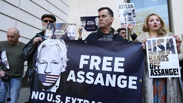 Assange đã biến đại sứ quán Ecuador tại London thành ổ gián điệp?