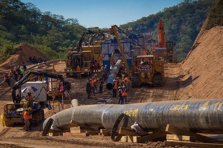 Uganda, Tanzania, Total và CNOOC đồng ý xây dựng đường ống dẫn dầu EACOP