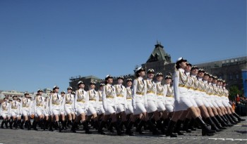 Đội hình nữ trong lễ duyệt binh Nga gây “choáng”